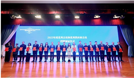 必赢亚洲公司荣获“成都市物业治理协会2023年杜着秀会员”等多项荣誉称号